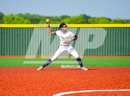 Thumbnail 2 in Lake Creek vs Elgin (UIL 5A Reg III Area Playoff) photogallery.