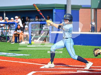 Thumbnail 2 in Lake Creek vs Elgin (UIL 5A Reg III Area Playoff) photogallery.