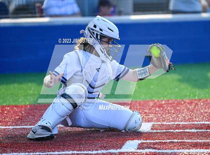Thumbnail 1 in Lake Creek vs Elgin (UIL 5A Reg III Area Playoff) photogallery.