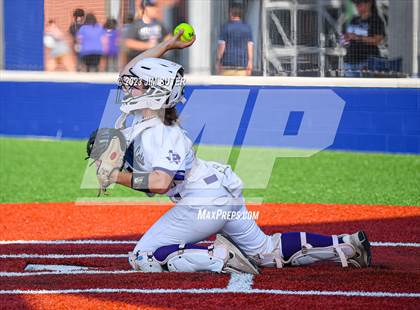 Thumbnail 3 in Lake Creek vs Elgin (UIL 5A Reg III Area Playoff) photogallery.