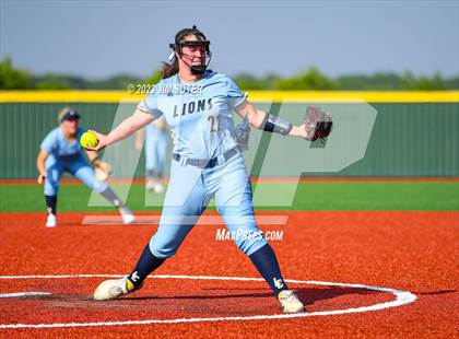 Thumbnail 1 in Lake Creek vs Elgin (UIL 5A Reg III Area Playoff) photogallery.