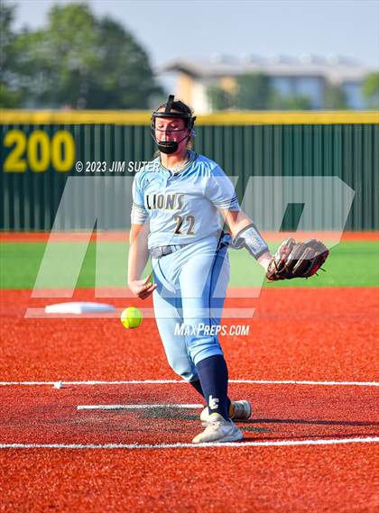 Thumbnail 3 in Lake Creek vs Elgin (UIL 5A Reg III Area Playoff) photogallery.