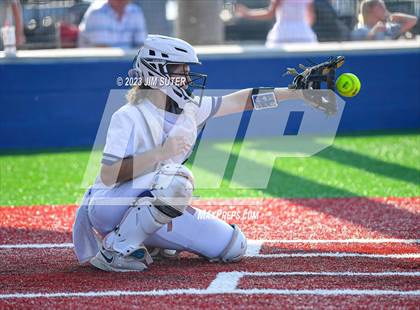 Thumbnail 3 in Lake Creek vs Elgin (UIL 5A Reg III Area Playoff) photogallery.