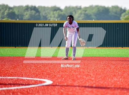 Thumbnail 2 in Lake Creek vs Elgin (UIL 5A Reg III Area Playoff) photogallery.