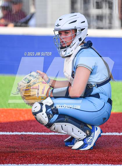 Thumbnail 2 in Lake Creek vs Elgin (UIL 5A Reg III Area Playoff) photogallery.