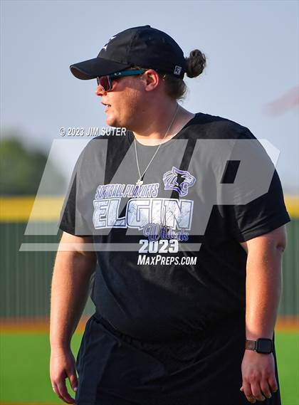 Thumbnail 3 in Lake Creek vs Elgin (UIL 5A Reg III Area Playoff) photogallery.