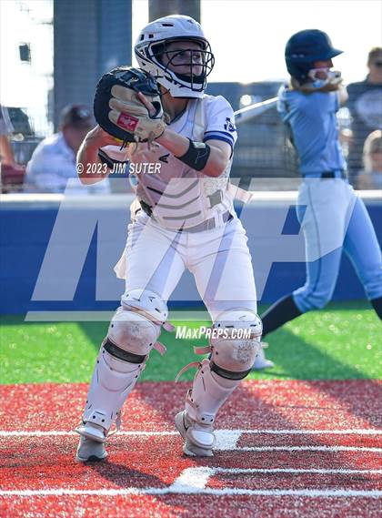 Thumbnail 2 in Lake Creek vs Elgin (UIL 5A Reg III Area Playoff) photogallery.