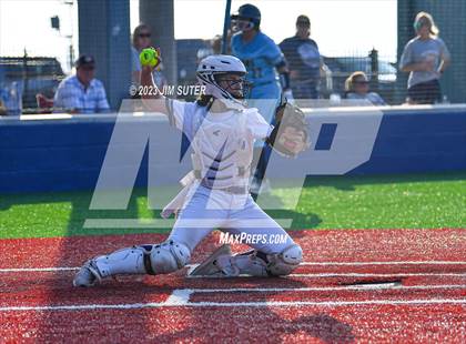 Thumbnail 3 in Lake Creek vs Elgin (UIL 5A Reg III Area Playoff) photogallery.