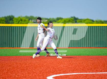 Thumbnail 1 in Lake Creek vs Elgin (UIL 5A Reg III Area Playoff) photogallery.