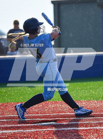 Thumbnail 3 in Lake Creek vs Elgin (UIL 5A Reg III Area Playoff) photogallery.