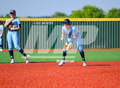 Thumbnail 3 in Lake Creek vs Elgin (UIL 5A Reg III Area Playoff) photogallery.