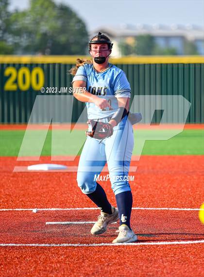 Thumbnail 3 in Lake Creek vs Elgin (UIL 5A Reg III Area Playoff) photogallery.