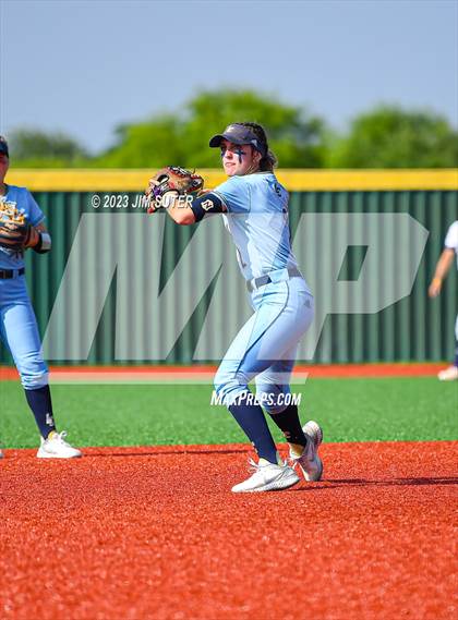 Thumbnail 1 in Lake Creek vs Elgin (UIL 5A Reg III Area Playoff) photogallery.