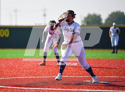 Thumbnail 1 in Lake Creek vs Elgin (UIL 5A Reg III Area Playoff) photogallery.