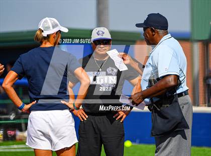 Thumbnail 1 in Lake Creek vs Elgin (UIL 5A Reg III Area Playoff) photogallery.