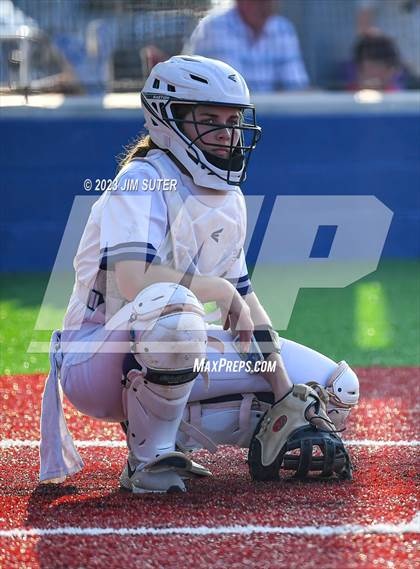 Thumbnail 1 in Lake Creek vs Elgin (UIL 5A Reg III Area Playoff) photogallery.
