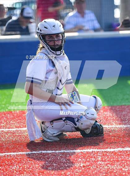 Thumbnail 1 in Lake Creek vs Elgin (UIL 5A Reg III Area Playoff) photogallery.