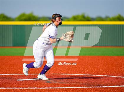 Thumbnail 2 in Lake Creek vs Elgin (UIL 5A Reg III Area Playoff) photogallery.