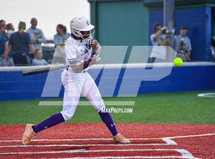 Thumbnail 3 in Lake Creek vs Elgin (UIL 5A Reg III Area Playoff) photogallery.
