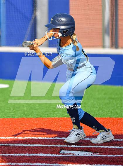 Thumbnail 3 in Lake Creek vs Elgin (UIL 5A Reg III Area Playoff) photogallery.