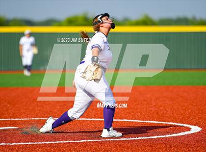 Thumbnail 2 in Lake Creek vs Elgin (UIL 5A Reg III Area Playoff) photogallery.