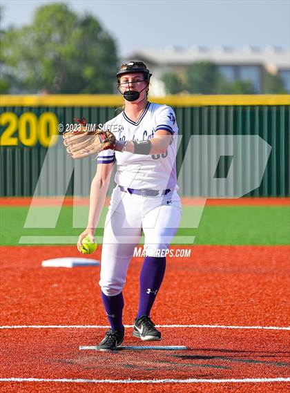 Thumbnail 2 in Lake Creek vs Elgin (UIL 5A Reg III Area Playoff) photogallery.