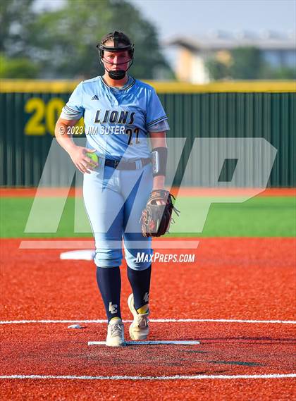 Thumbnail 2 in Lake Creek vs Elgin (UIL 5A Reg III Area Playoff) photogallery.