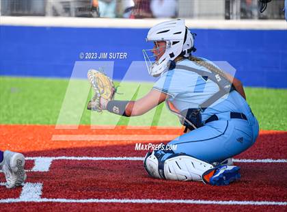 Thumbnail 3 in Lake Creek vs Elgin (UIL 5A Reg III Area Playoff) photogallery.