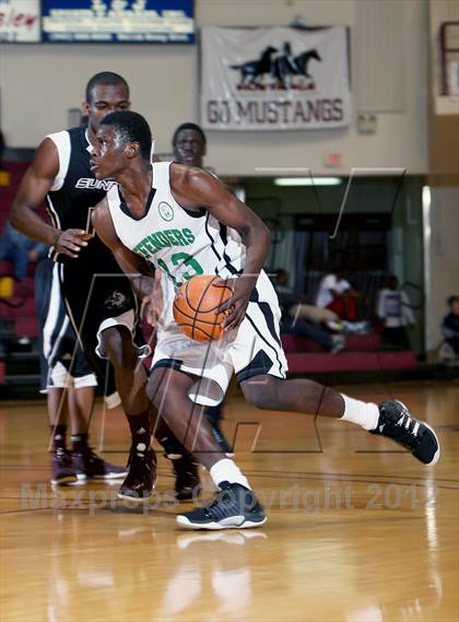 Thumbnail 2 in Green Country HomeSchool vs. Sunrise Christian Academy (Fantasy of Lights) photogallery.