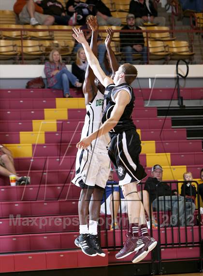 Thumbnail 2 in Green Country HomeSchool vs. Sunrise Christian Academy (Fantasy of Lights) photogallery.