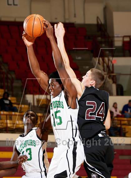 Thumbnail 1 in Green Country HomeSchool vs. Sunrise Christian Academy (Fantasy of Lights) photogallery.