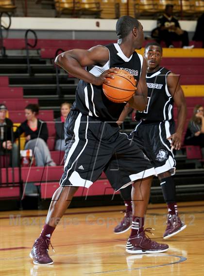 Thumbnail 2 in Green Country HomeSchool vs. Sunrise Christian Academy (Fantasy of Lights) photogallery.