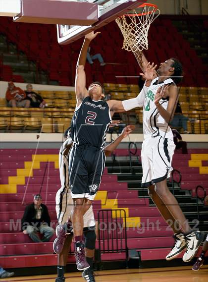 Thumbnail 2 in Green Country HomeSchool vs. Sunrise Christian Academy (Fantasy of Lights) photogallery.