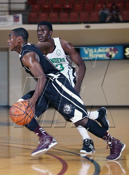 Thumbnail 1 in Green Country HomeSchool vs. Sunrise Christian Academy (Fantasy of Lights) photogallery.