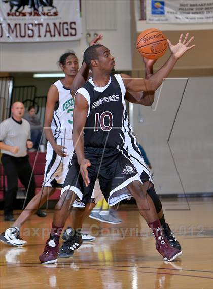 Thumbnail 2 in Green Country HomeSchool vs. Sunrise Christian Academy (Fantasy of Lights) photogallery.