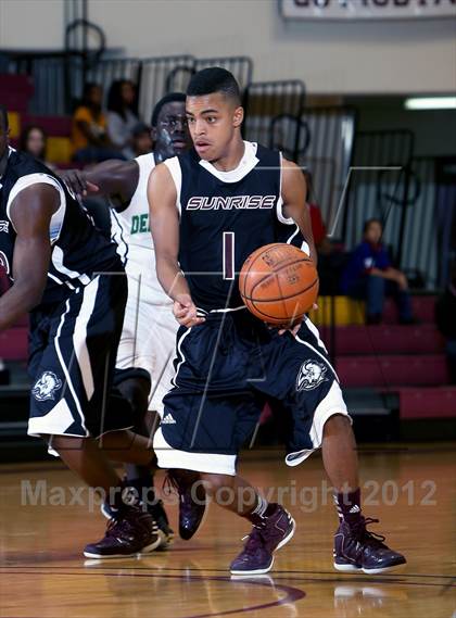 Thumbnail 2 in Green Country HomeSchool vs. Sunrise Christian Academy (Fantasy of Lights) photogallery.