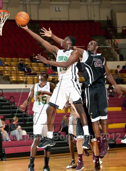 Thumbnail 3 in Green Country HomeSchool vs. Sunrise Christian Academy (Fantasy of Lights) photogallery.