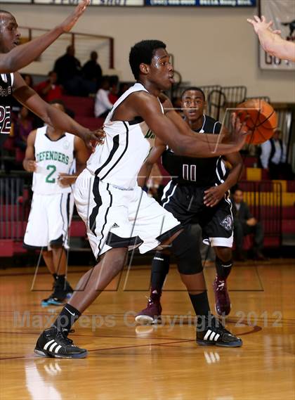 Thumbnail 2 in Green Country HomeSchool vs. Sunrise Christian Academy (Fantasy of Lights) photogallery.