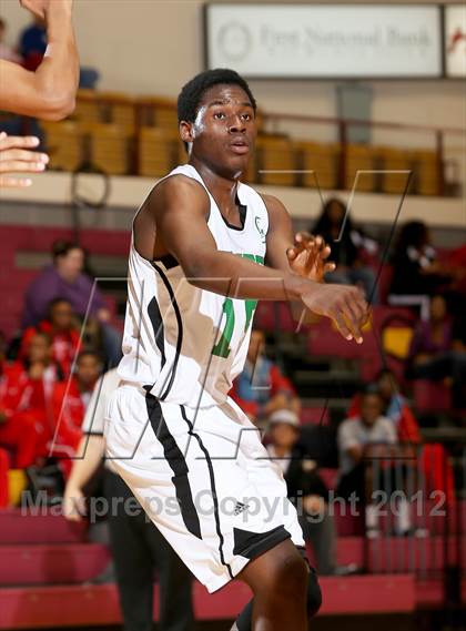 Thumbnail 1 in Green Country HomeSchool vs. Sunrise Christian Academy (Fantasy of Lights) photogallery.