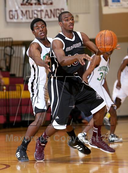 Thumbnail 3 in Green Country HomeSchool vs. Sunrise Christian Academy (Fantasy of Lights) photogallery.