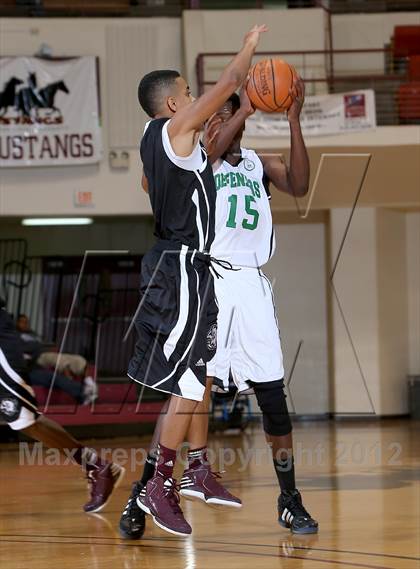 Thumbnail 3 in Green Country HomeSchool vs. Sunrise Christian Academy (Fantasy of Lights) photogallery.
