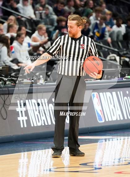 Thumbnail 2 in Green Mountain vs. Dakota Ridge @ Pepsi Center photogallery.