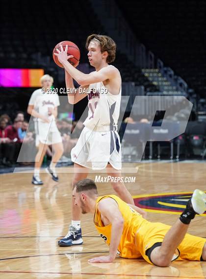 Thumbnail 2 in Green Mountain vs. Dakota Ridge @ Pepsi Center photogallery.