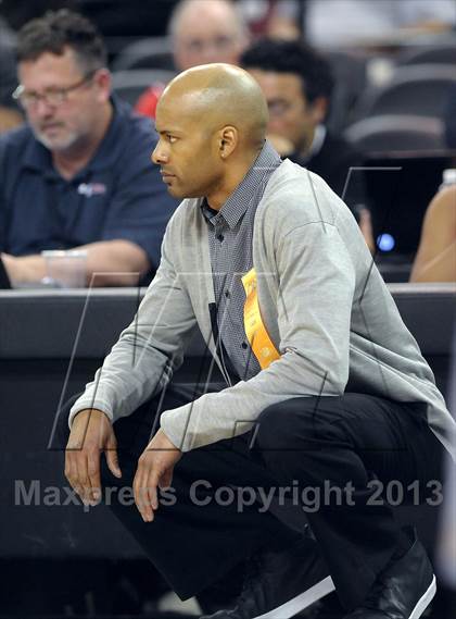 Thumbnail 1 in Windward vs. Bishop O'Dowd (CIF State Open Division Final) photogallery.