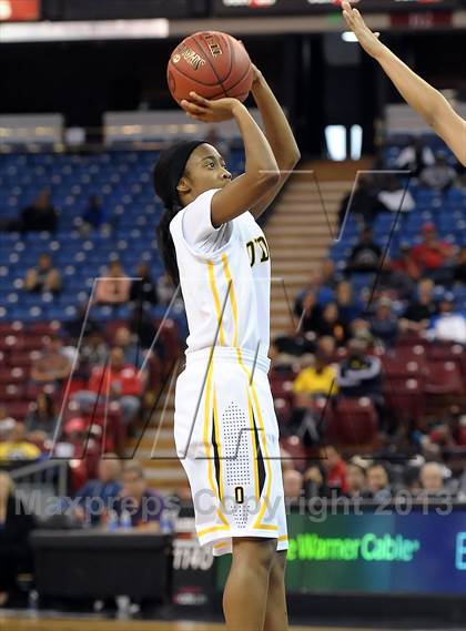 Thumbnail 3 in Windward vs. Bishop O'Dowd (CIF State Open Division Final) photogallery.