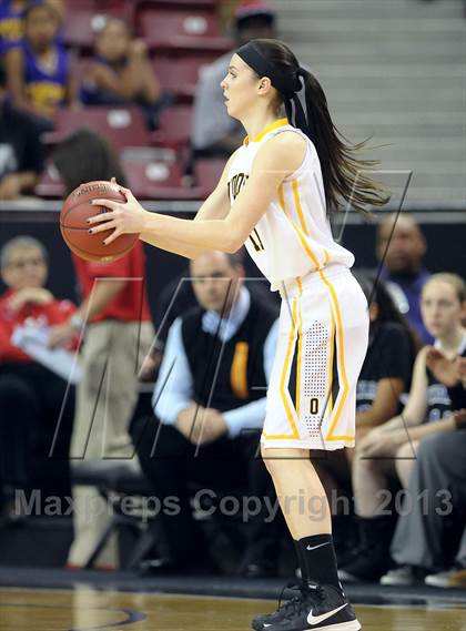 Thumbnail 3 in Windward vs. Bishop O'Dowd (CIF State Open Division Final) photogallery.