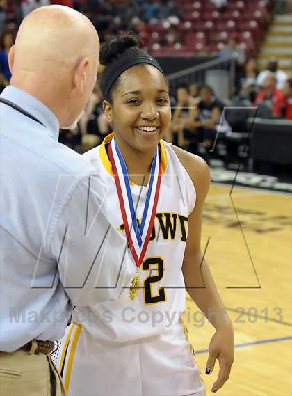 Thumbnail 2 in Windward vs. Bishop O'Dowd (CIF State Open Division Final) photogallery.