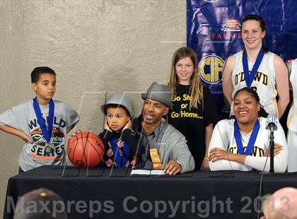 Thumbnail 1 in Windward vs. Bishop O'Dowd (CIF State Open Division Final) photogallery.