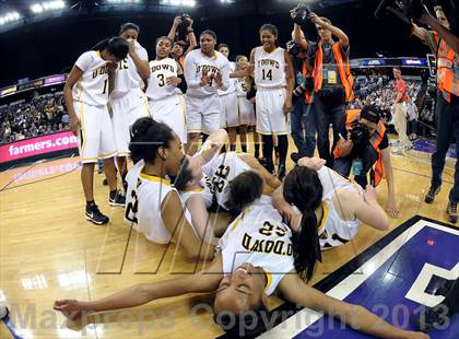 Thumbnail 1 in Windward vs. Bishop O'Dowd (CIF State Open Division Final) photogallery.