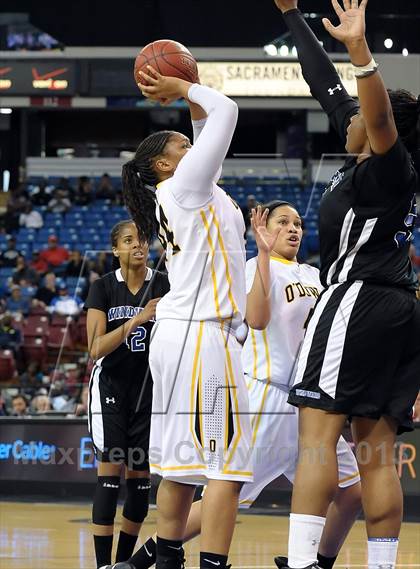 Thumbnail 1 in Windward vs. Bishop O'Dowd (CIF State Open Division Final) photogallery.